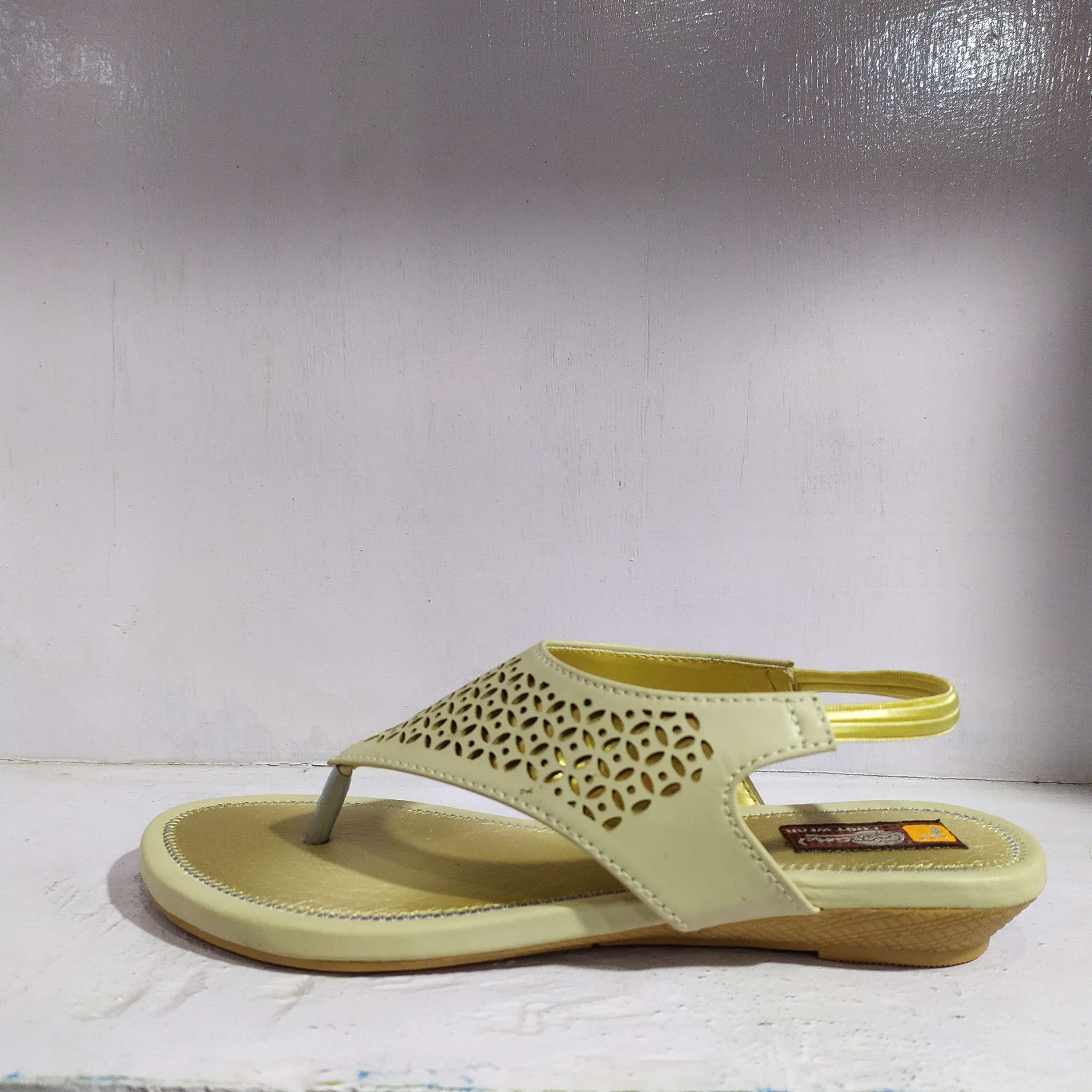 Ladies Rexine Cream Flat Sandals, Size: 6 at Rs 163.99/pair in Kolkata |  ID: 19943059530