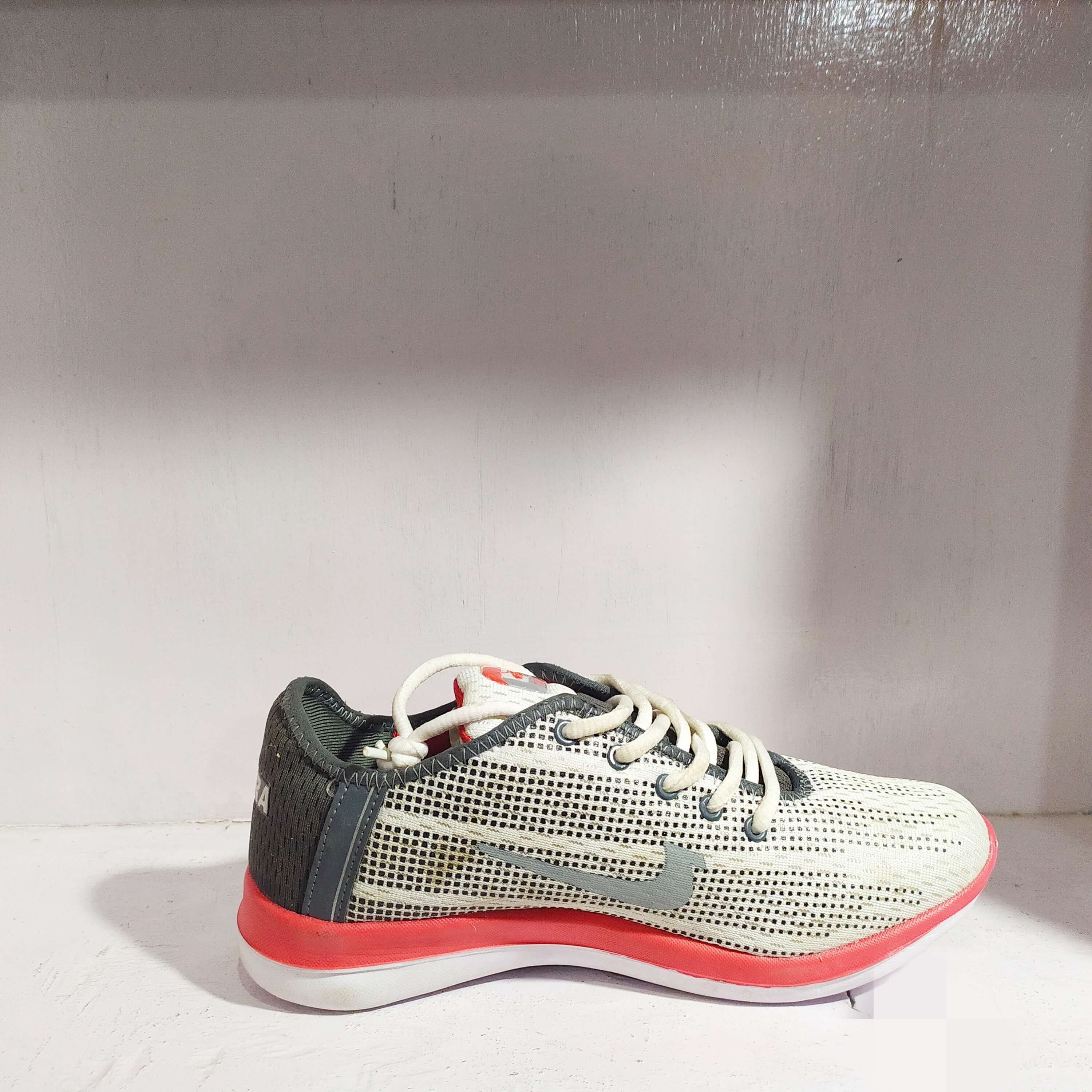 tavera running shoes